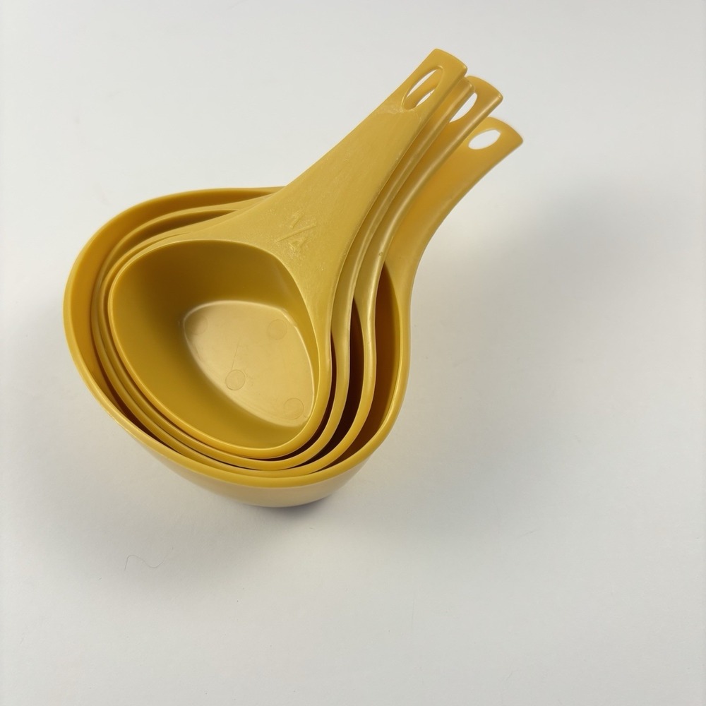 1970s Foley Measuring Cup Set Harvest Gold Plastic Tear Drop Retro Cottage Core